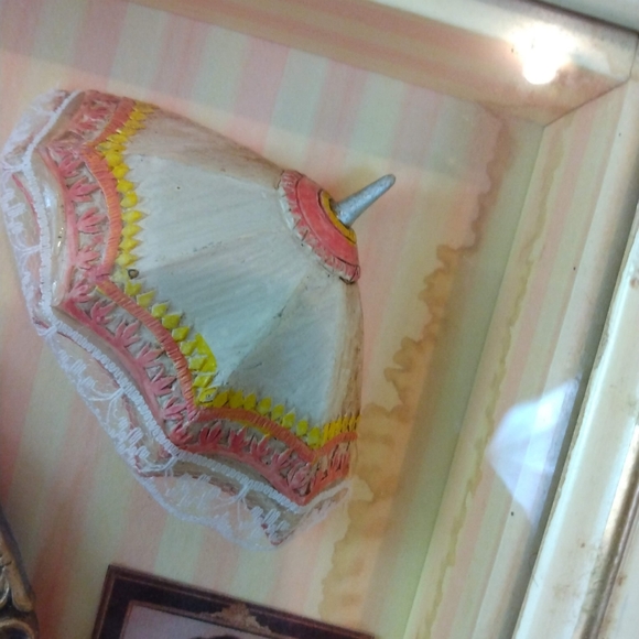 Arister Gifts Inc Cream/Gold Vintage Lady ShadowBox - Picture 5 of 15